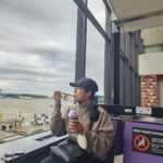 Rock Hyeon Instagram - 공항에서 이번 스타벅스 시즌 메뉴를 먹겠다는 나의 의지😂 자리가 없어 구석에서 몰래 마시기