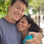 Rodrigo Faro Instagram – Esse amor que recebo por onde eu passo, em qualquer canto desse Brasil, é o combustível para continuar na minha missão!!!!Não é sobre apresentar um programa há 15 anos nos Domingos na TV, não é sobre fama, dinheiro, sucesso…É sobre o amor mais lindo, mais puro e mais sincero que recebo de cada pessoa que me encontra em cada canto desse Brasil!!!Obrigado meu Deus por permitir mais esse abraço tão especial, tão cheio de amor!!!A felicidade é dela e minha também!!!Gratidão!!!