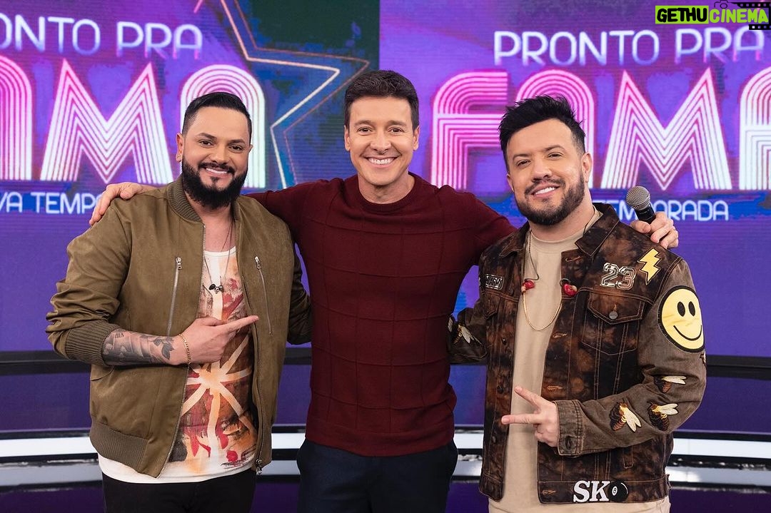 Rodrigo Faro Instagram - Hoje às 15:30 tem @horadofaro! 📺 Foto: chahestianphoto @record_comunicacao