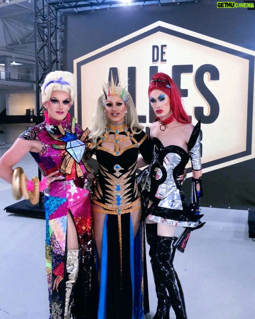 Roem Instagram - Last week at 'De Alleskunner' with my sweetest Drag Race sisters @megan_schoonbrood & @pattypampam Did you catch us? 👀♥️💙 Outfit by @isabell.schulz.atelier #rupaulsdragrace #dealleskunner #sbs6 #dragqueen #futuristic #dragmakeup #cyberpunk #dragraceholland #nederland Autotron Rosmalen