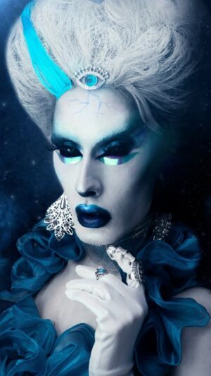 Roem Instagram - Happens all the time 😪🙄😂
#cosplay #makeup #dragmakeup #dragqueen #dragrace #rupaulsdragrace #dragraceholland #sfxmakeup #bluemakeup #lgbtq #holographic #dragracememes