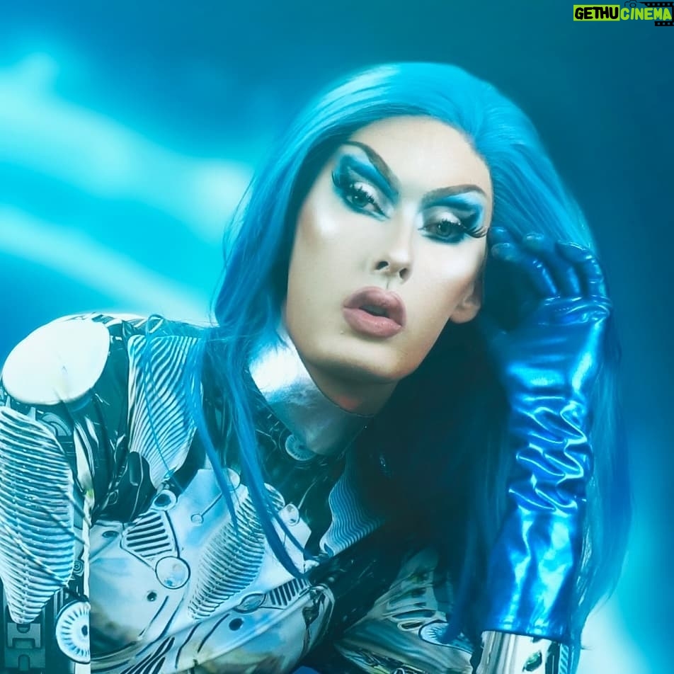 Roem Instagram - 🌐 PORTAL 🌐 Step into my portal and let's get started 🤖 #dragqueen #dragqueens #dragqueensofinstagram #dragqueenmakeup #instadragqueen #dragqueendivas #scifi #scifiart #cyborg #dragrace #rupaulsdragrace #dragraceuk #rupauldragrace #makeup #makeupartist #makeuptutorial #makeupaddict #makeuplover #makeupjunkie #makeuplooks #robotmakeup #makeuplook #makeuplovers #makeupart #makeupideas