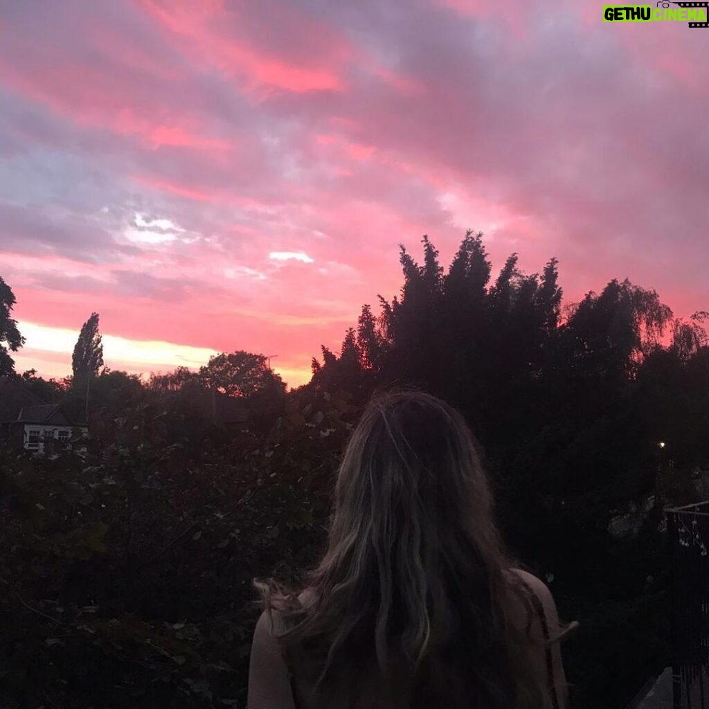 Roisin Conaty Instagram - Watching that London sunset last night ❤️