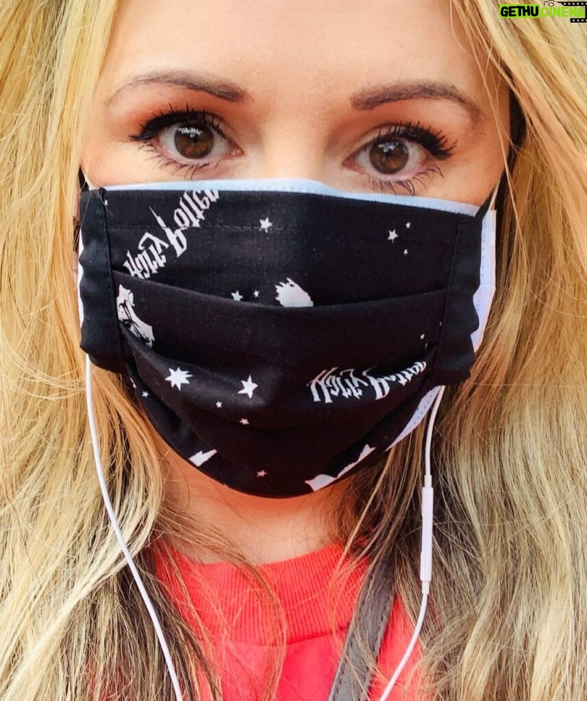 Roisin Conaty Instagram - Just realised on my walk that the washable masks I ordered from Etsy are Harry Potter themed..😂🧙‍♂️