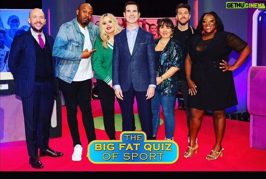 Roisin Conaty Instagram - Big Fat Quiz of sport Sunday 9pm channel 4 with this fine bunch. 🏈🥊🏓🎾🏀🏎🏁