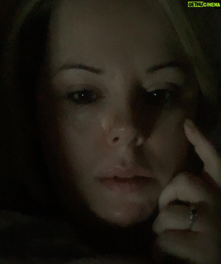 Roisin Conaty Instagram - This is me 3 minutes ago opening my my eyes and checking my phone for the first time today at 2.35 when I was meant to be at lunch at 2. I didn’t even drink last night just slept like an old 🐻..