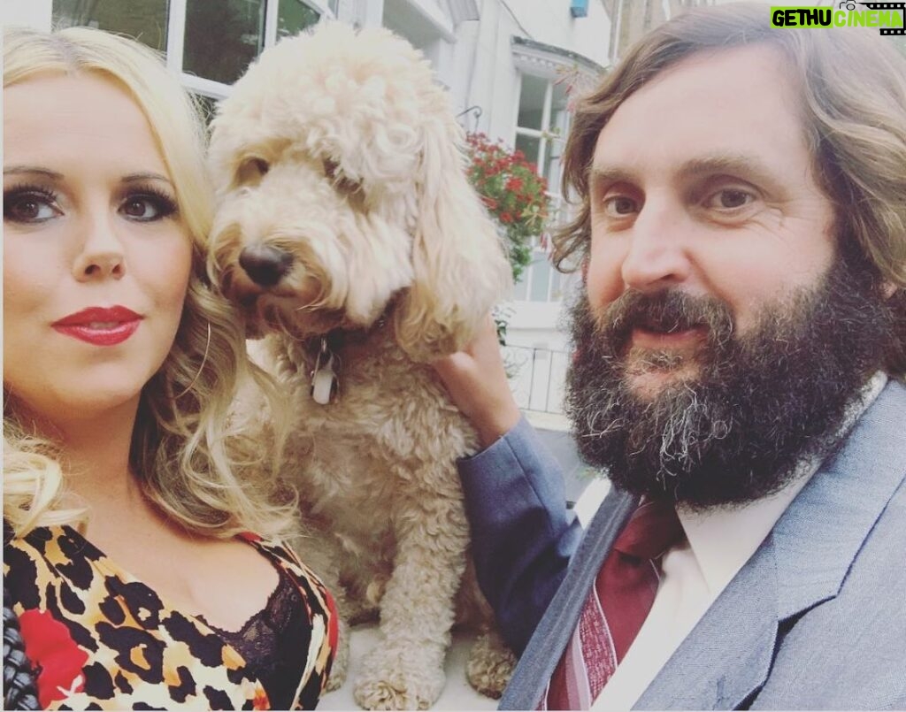 Roisin Conaty Instagram - Me @gillinghamjoe on #afterlife2 with a superfit dog