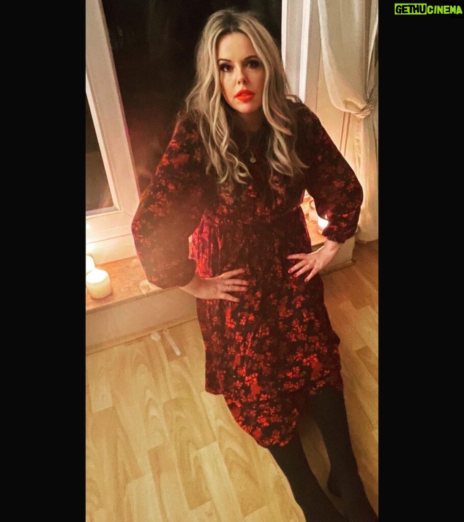 Roisin Conaty Instagram - Not enough heat out of these candles