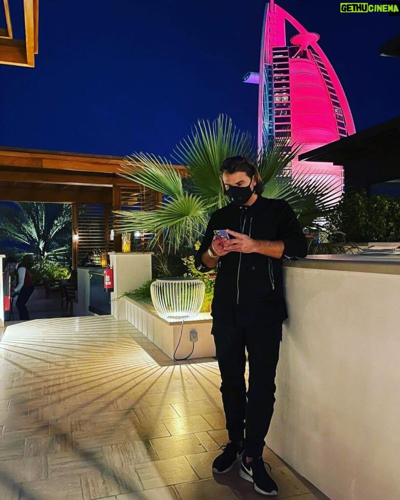 Romain Chavent Instagram - One Of Those Dubai’s Night 🔥❤ Burj Al Arab Jumeirah