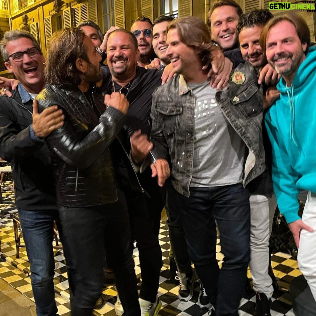 Romain Chavent Instagram - 32 years of friendship wt all this lunatics ❤️🤣😝 i love you guys for ever Tour Eiffel
