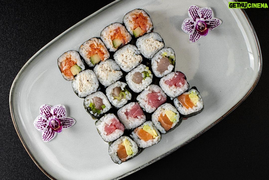 Romain Chavent Instagram - Craving For Sushis?! Come try them at our new Location in Van Nuys, We now deliver Sherman Oaks, Van Nuys, Encino, Granada Hills, Winetka, Topanga, Canoga Park and not to forget Beverly Hills & West Hollywood. Please dont hesitate to order some of the best sushi you ever had from all the Platforms Postmates, Uber Eats, Grubhub, Yelp & Doordash. More than ever your support is essential to us and i hope you will enjoy it as much as we enjoyed creating affordable high quality tasty sushi for you guys ❤️🍣 To order go to our website also if you wanna pick it up Www.azaisushila.com Azai Sushi Van Nuys