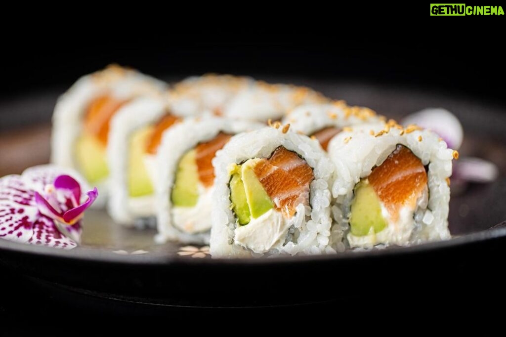 Romain Chavent Instagram - Craving For Sushis?! Come try them at our new Location in Van Nuys, We now deliver Sherman Oaks, Van Nuys, Encino, Granada Hills, Winetka, Topanga, Canoga Park and not to forget Beverly Hills & West Hollywood. Please dont hesitate to order some of the best sushi you ever had from all the Platforms Postmates, Uber Eats, Grubhub, Yelp & Doordash. More than ever your support is essential to us and i hope you will enjoy it as much as we enjoyed creating affordable high quality tasty sushi for you guys ❤️🍣 To order go to our website also if you wanna pick it up Www.azaisushila.com Azai Sushi Van Nuys