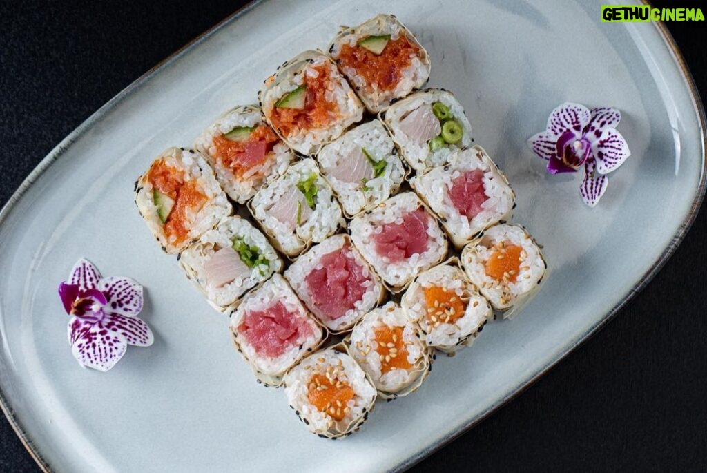 Romain Chavent Instagram - Craving For Sushis?! Come try them at our new Location in Van Nuys, We now deliver Sherman Oaks, Van Nuys, Encino, Granada Hills, Winetka, Topanga, Canoga Park and not to forget Beverly Hills & West Hollywood. Please dont hesitate to order some of the best sushi you ever had from all the Platforms Postmates, Uber Eats, Grubhub, Yelp & Doordash. More than ever your support is essential to us and i hope you will enjoy it as much as we enjoyed creating affordable high quality tasty sushi for you guys ❤🍣 To order go to our website also if you wanna pick it up Www.azaisushila.com Azai Sushi Van Nuys