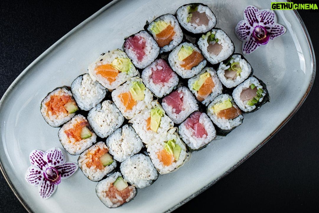 Romain Chavent Instagram - Craving For Sushis?! Come try them at our new Location in Van Nuys, We now deliver Sherman Oaks, Van Nuys, Encino, Granada Hills, Winetka, Topanga, Canoga Park and not to forget Beverly Hills & West Hollywood. Please dont hesitate to order some of the best sushi you ever had from all the Platforms Postmates, Uber Eats, Grubhub, Yelp & Doordash. More than ever your support is essential to us and i hope you will enjoy it as much as we enjoyed creating affordable high quality tasty sushi for you guys ❤️🍣 To order go to our website also if you wanna pick it up Www.azaisushila.com Azai Sushi Van Nuys