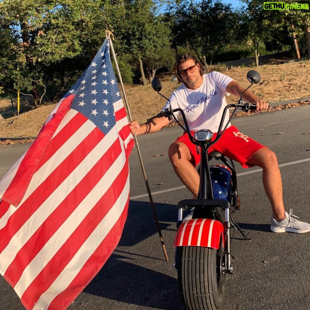 Romain Chavent Instagram - ❤🔥 Happy 4th Everybody 🔥❤ #independenceDay #1776 Mulholland Drive