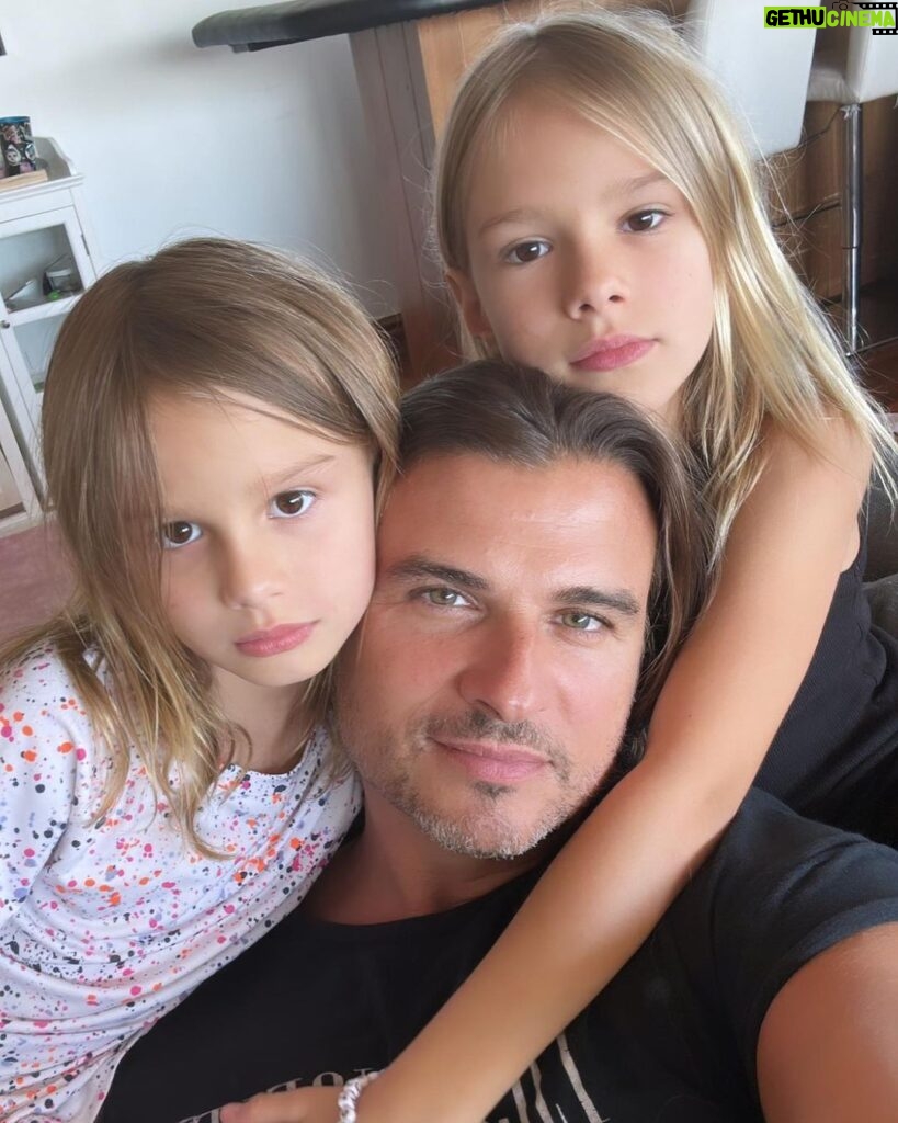 Romain Chavent Instagram - Happy Father Day to Me 😉 I Love you guys more than my own Life 👩‍❤‍👩 For all the couples in the world that want kids, just know that having kids will show you what is real LOVE There is nothing stronger in the entire universe than your love for them & thanks to wifey for the best Gift i could ever dreamed of “Papa i know you watching from heaven, wish u were still wt me, you would have love your granddaughters so much” ❤ God Bless You All 🙏🏻 #joylanie #lanaya #Zsanett Beverly Hills, California