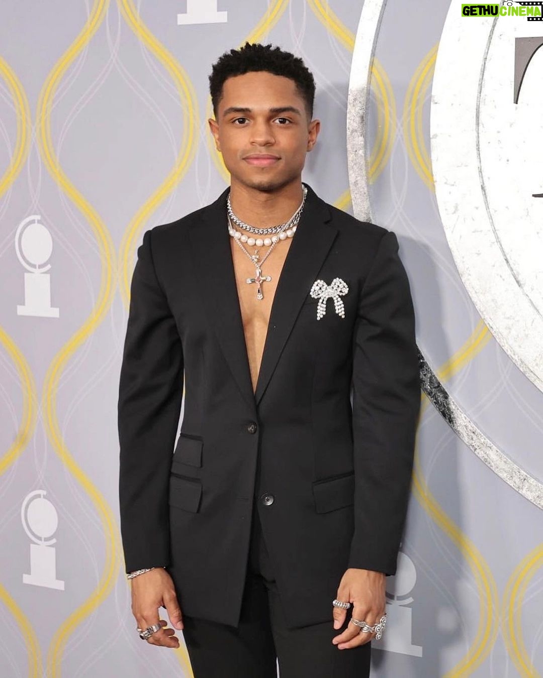 Roman Banks - 7.5K Likes - The 75th Annual Tony Awards
Beyond honored to be making history as the only black member of the first ever @cbstv creator class of the annual @thetonyawards. This opportunity is, in every essence of the phrase, a dream come true!
wardrobe: @gucci @zara @ysl
jewelry: @secondhandsilver @shopgld @eliou__
assisted by: @estradatwins @justinb00ne
grooming: @andreiagibau @stevethebarber