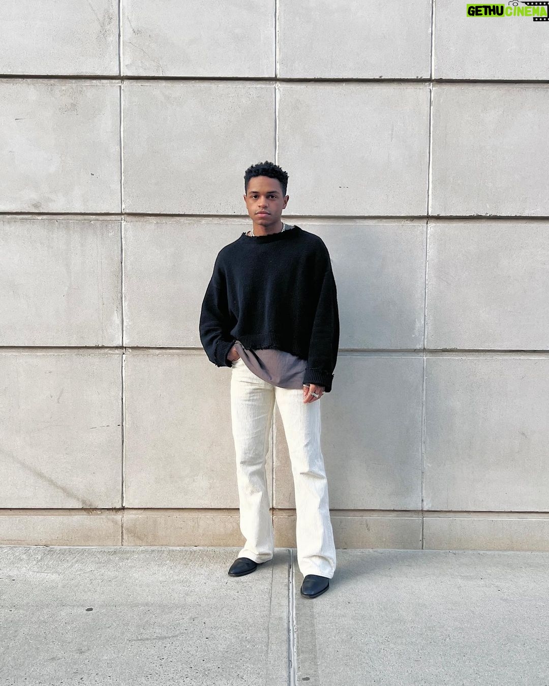 Roman Banks - 3.4K Likes - choose your fighter