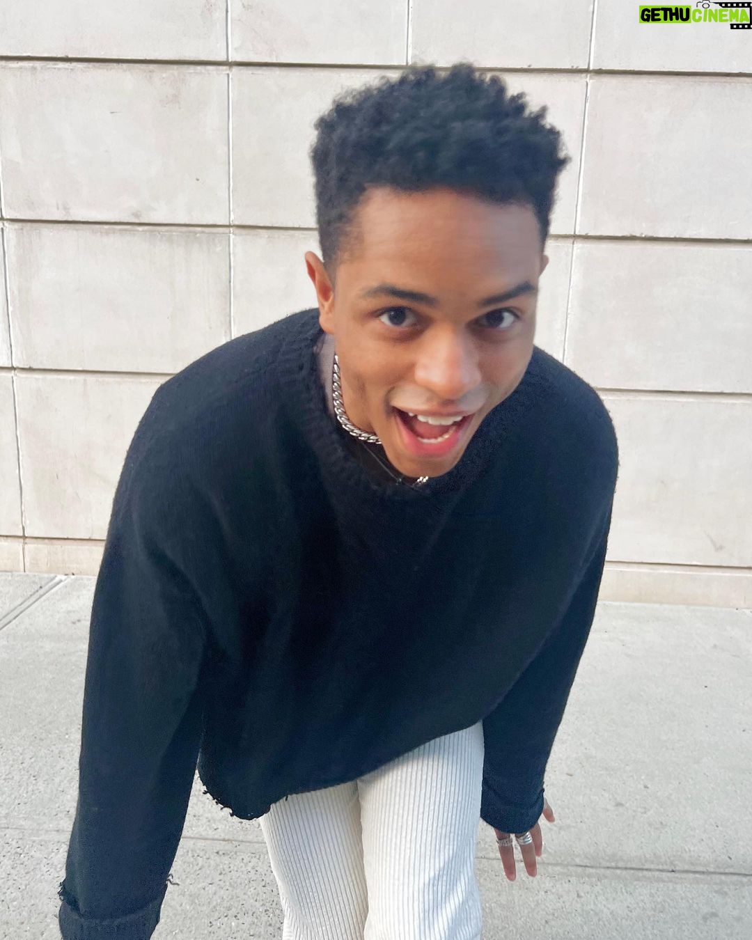 Roman Banks - 3.4K Likes - choose your fighter
