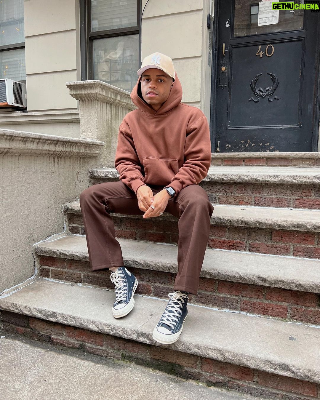 Roman Banks - 3.3K Likes - hi again