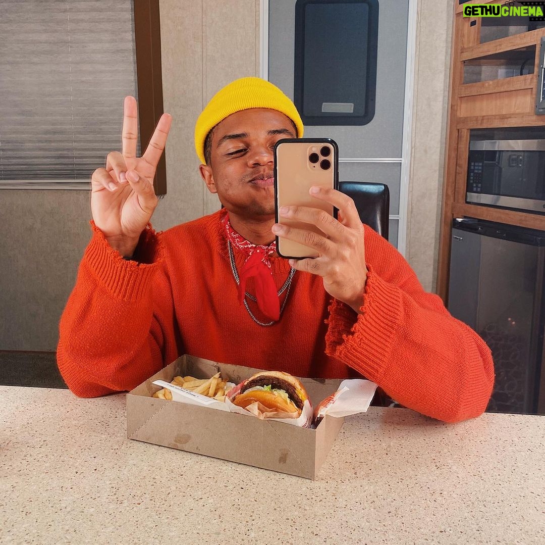 Roman Banks - 3.3K Likes - this is 22. 🎈⠀
thank you God. ⠀
⠀
even though it’s my birthday, I got you a lil’ present. swipe right. 😉⠀
hear the preview only on my tiktok! ⠀
pre-save link in bio.