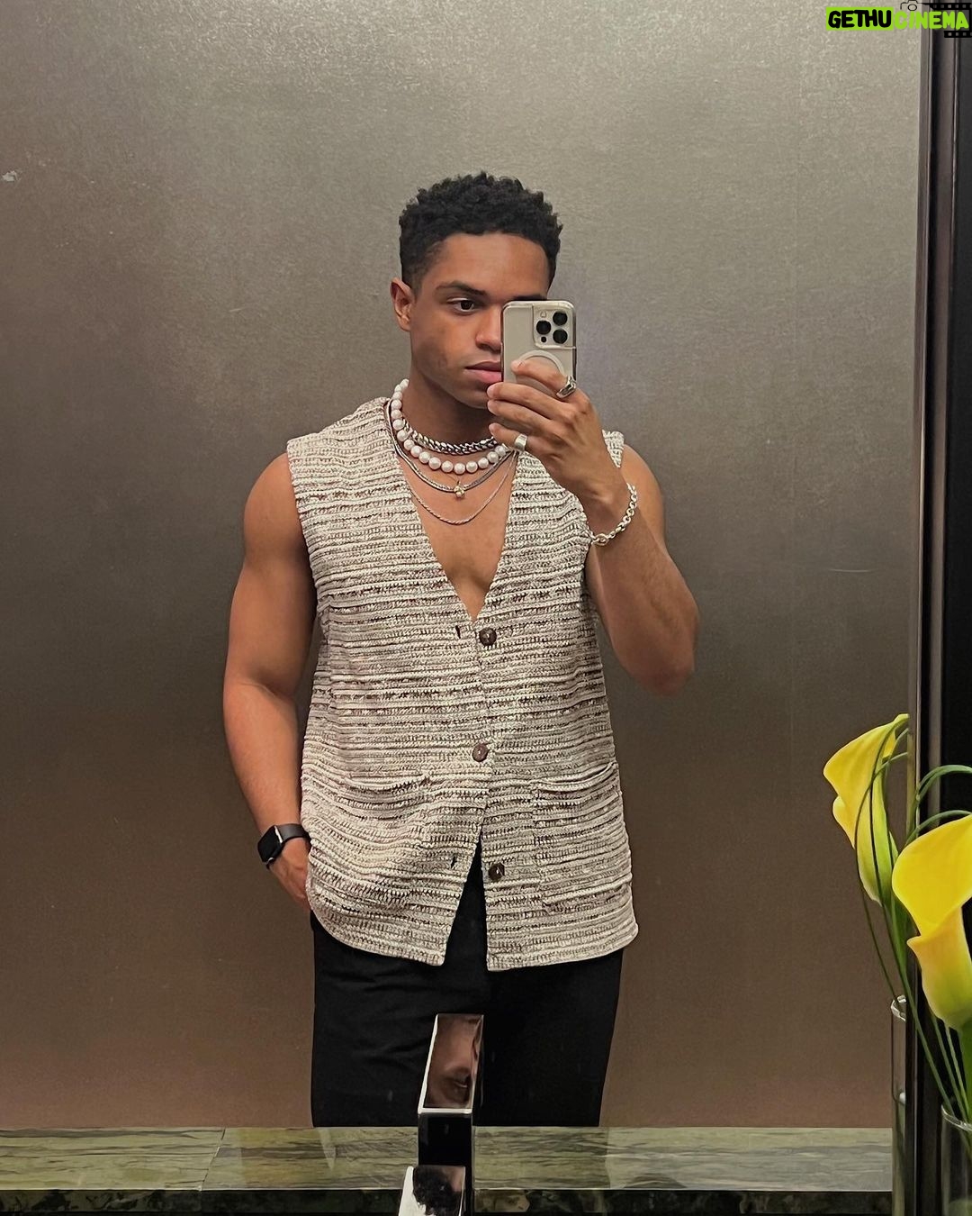 Roman Banks - 2.3K Likes - called me handsome in a hotel room