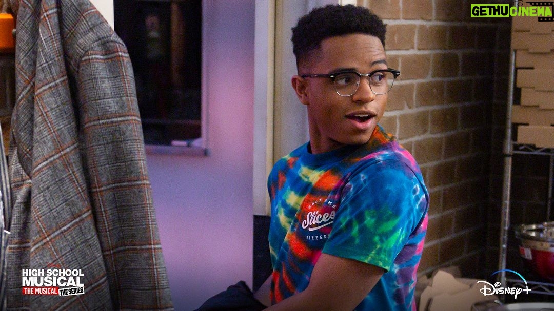 Roman Banks - 10.6K Likes - 👋🏾
@highschoolmusicalseries episode 203 streaming now on @disneyplus!