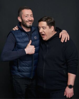 Roman Popov Instagram - Илья Борисыч, дарахой друк! 
С днём рождения. Мне очень жаль, что не во всех профессиях нужен агент или концертный директор. 
Большинство землян даже не представляют, что их профвыбор лишил их общения с таким чудесным человеком, как ты! 
Ты прекрасный профессионал своего дела. Но ещё больше хочу сказать о тебе, как о Друге. Ты крутой. Спасибо Вселенной, что свела нас вместе, мой Старший Товарищ. Сэнсей. Советчик. 
До 120-ти! Мазаль Тов! 
#ДРУЖБАНЕСЛОМАЕТСЯ
Автор фото: @yul_popova