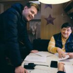 Roman Popov Instagram - Всем привет. Сегодня важный день, чуть важнее, чем премьера фильма, состоявшаяся вчера во всех кинотеатрах. Сегодня (по славной традиции) мы с женой идём на рядовой показ картины с моим участием, чтобы понять по реакции зрителей, всë ли удалось, а если нет, то над чем мне предстоит поработать в следующий раз. Итак, фантастическая комедия "Ботан и Супербаба". Я её уже видел. Вместе с российскими блогерами. Им знатно вкатило. А вот теперь независимый и ни к чему не обязанный зритель. А вам для привлечения внимания к картине эксклюзивные фотки со съёмок и "шапки" (банкет посвящённый окончанию съёмочного процесса). Автор, как обычно - @yul_popova.