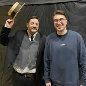 Roman Popov Instagram - Сегодня стал участником Исторического КВИЗ-СТЕНДАПА. Рад был увидеть друзей и знакомых. И побыть некоторое время... Кем? Ваши варианты в комментариях. 
@historical__standup