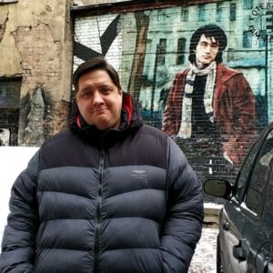 Roman Popov Instagram - Привет, Питер. К Вите по традиции. Теперь уже с подрастающим киношниками. :)
#Камчатка