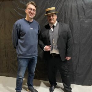 Roman Popov Instagram - Сегодня стал участником Исторического КВИЗ-СТЕНДАПА. Рад был увидеть друзей и знакомых. И побыть некоторое время... Кем? Ваши варианты в комментариях. 
@historical__standup