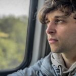 Roman Tomeš Instagram – Dnešní ranní dotáčka klipu “Nahou”. Cesta vlakem do Kolína a zpátky. Těším se, až Vám to ukážeme v celé své nahosti.🫶 @jeanecek @auborddulac #newsingle #nahou #shooting #novysingl