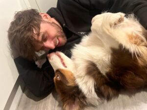 Roman Tomeš Instagram - Ona je zvířecí lék na všechny bolesti… #Bonnie
