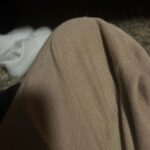 Roman Tomeš Instagram - Teda, řeknu Vám, poslední dva dny to byla smršť emocí. A hlavně těch hezkých! Včera se konal veliký koncert v Lucerně - “Pocta Hance Zagorové”. Měl jsem tu možnost si tam zazpívat. Už to samo o sobě je splněný sen. Je to pro mě svatostánek a poutní místo české pop music, a nejen té. Ale hlavně jsme mohli společně oslavit život Hanky a její tvorbu, která je nadčasová. Na včerejšek jsem se moc těšil! Myslím, že na ten večer nikdy nezapomenu… a dnes poslední představení před Vánocemi, ze kterého jsem se právě vrátil. S velikou úlevou, protože jsem kvůli viróze už dva dny na modafenu. A tak tu tak teď sedím, přemítám… a jsem šťastnej… a ta radost, že další týden strávím už jen s rodinou! Opatrujte se!❤️🌲 1.Doma! 2.Plná Lucerna 3.Děti a půjčený mobil 4.Část koncertního playlistu 5.Děkovačka 6.Protože jinak to nejde 7.Kristian a jeho kolenoselfie 8.Mamka s taťkou 9.Slzy štěstí, radost a dojetí