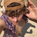 Roman Tomeš Instagram – Jako milovník hudby jsem odmala velikým fanouškem @bangolufsencz. A o to víc jsem rád, že s nimi mohu spolupracovat a představit Vám produkty, které používám. Dnes se zaměřím na tyto kvalitní sluchátka Beoplay H95. 

Na první pohled vás zaujme elegantní design, ale to, co je skutečně neuvěřitelné, je zvukový zážitek.🔊 Je to jako být na koncertě své oblíbené skupiny přímo ve svém obývacím pokoji. Mají adaptivní potlačení zvuku, na jedno nabití vydrží hrát dny. Čtyři mikrofony zajistí, že váš hlas bude při hovorech krystalicky čistý.

Ujíždíme na nich teď celá rodina. Musím říct, že jsem s kvalitou a zážitkem z Beoplay H95 od @bangolufsen absolutně nadšený! 🎵#bangolufsen #bangolufsencz Bang & Olufsen