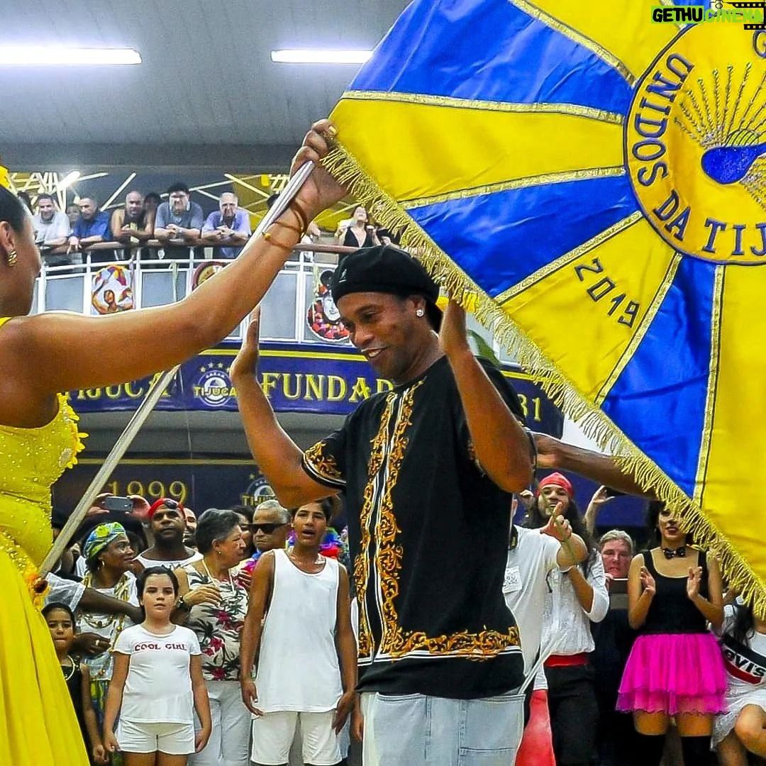 Ronaldinho Instagram - Sabadão de Carnaval… Sempre uma data tão especial!!! Bora curtir galera 😎🎉🤙🏾