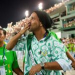 Ronaldinho Instagram - Mais alguém animado pra curtir o Carnaval aí??? Bora que foguete não tem ré!!! Kkkkkkkkkk 🚀🚀🤙🏾