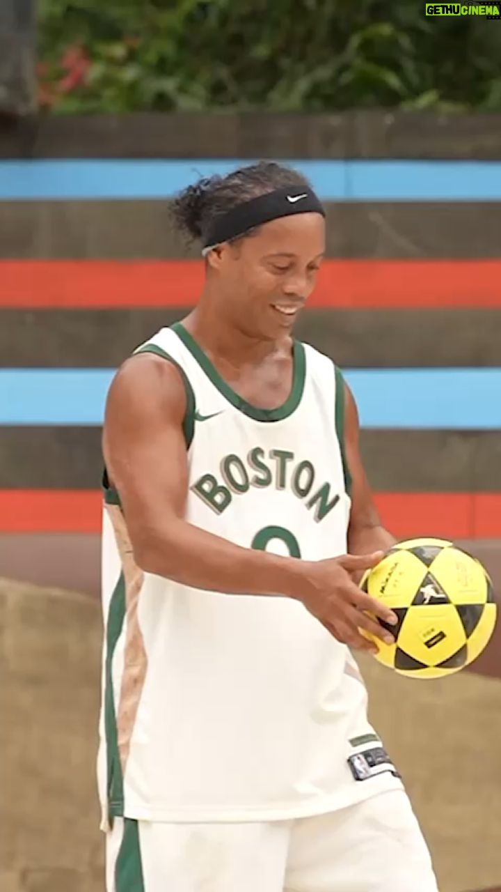 Ronaldinho Instagram - Foi um prazer participar das edições do programa Survivor da Turquia e da Grécia, foi uma experiência incrível!!! Obrigado @acunilicali pelo convite especial 🤙🏾