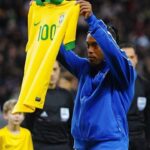 Ronaldinho Instagram - Foi neste dia que tive a alegria de completar 100 jogos pela Seleção Brasileira 🇧🇷🇧🇷 Cada partida foi especial e fico mt feliz de alcançar esta linda marca na minha carreira!!!