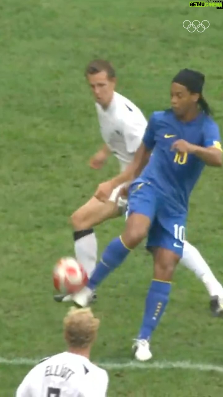 Ronaldinho Instagram - Se o @ronaldinho não recebeu a carta de Hogwarts depois dessa eu desisto! 🧙⚽🇧🇷