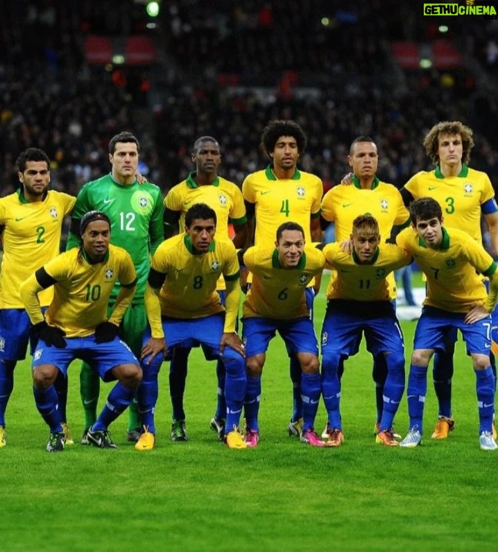 Ronaldinho - 730.3K Likes - Foi neste dia que tive a alegria de completar 100 jogos pela Seleção Brasileira 🇧🇷🇧🇷
Cada partida foi especial e fico mt feliz de alcançar esta linda marca na minha carreira!!!