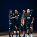 Ronaldinho Instagram - Que noite especial!!! Obrigado a toda galera que esteve aq em Miami, energia incrível!!!! Um prazer fazer parte do seu novo álbum meu parceiro @blessd! Já é sucesso 🚀🤙🏾 Miami, Florida