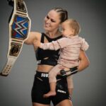 Ronda Rousey Instagram - Open challenge tonight - my baby likes the shiny thing, see what happens to anyone with the gumption to try and take it 😈 tonight on #smackdown @fs1