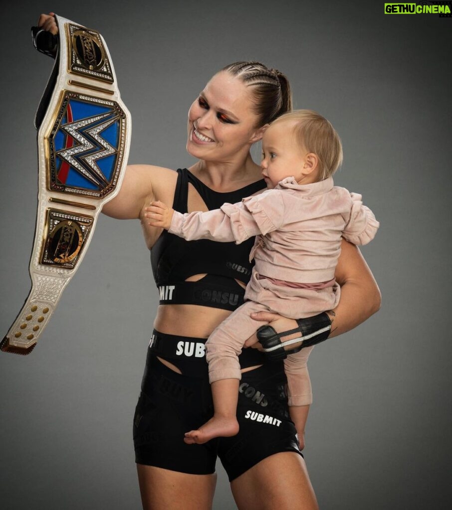 Ronda Rousey Instagram - Open challenge tonight - my baby likes the shiny thing, see what happens to anyone with the gumption to try and take it 😈 tonight on #smackdown @fs1