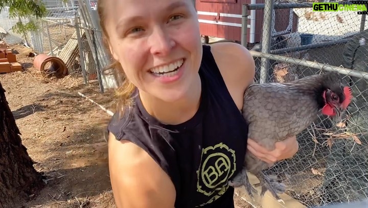 Ronda Rousey Instagram - Getting ready for #ExtremeRules Rocky’s workout is my warmup (seriously though, I worked out right after this😜) @browseyacres