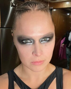 Ronda Jean Rousey Instagram - Judo know what’s up #JudoGeneLebell 
💇🏼‍♀️ @thisisbabe 
💄 @mariko_hirano 
📸 @dtfmania 
🥋 @mizunousa @fujisportsus 
🥊 @nazoboxing 
✂️ @iammikaze 
👟 @mizunousa