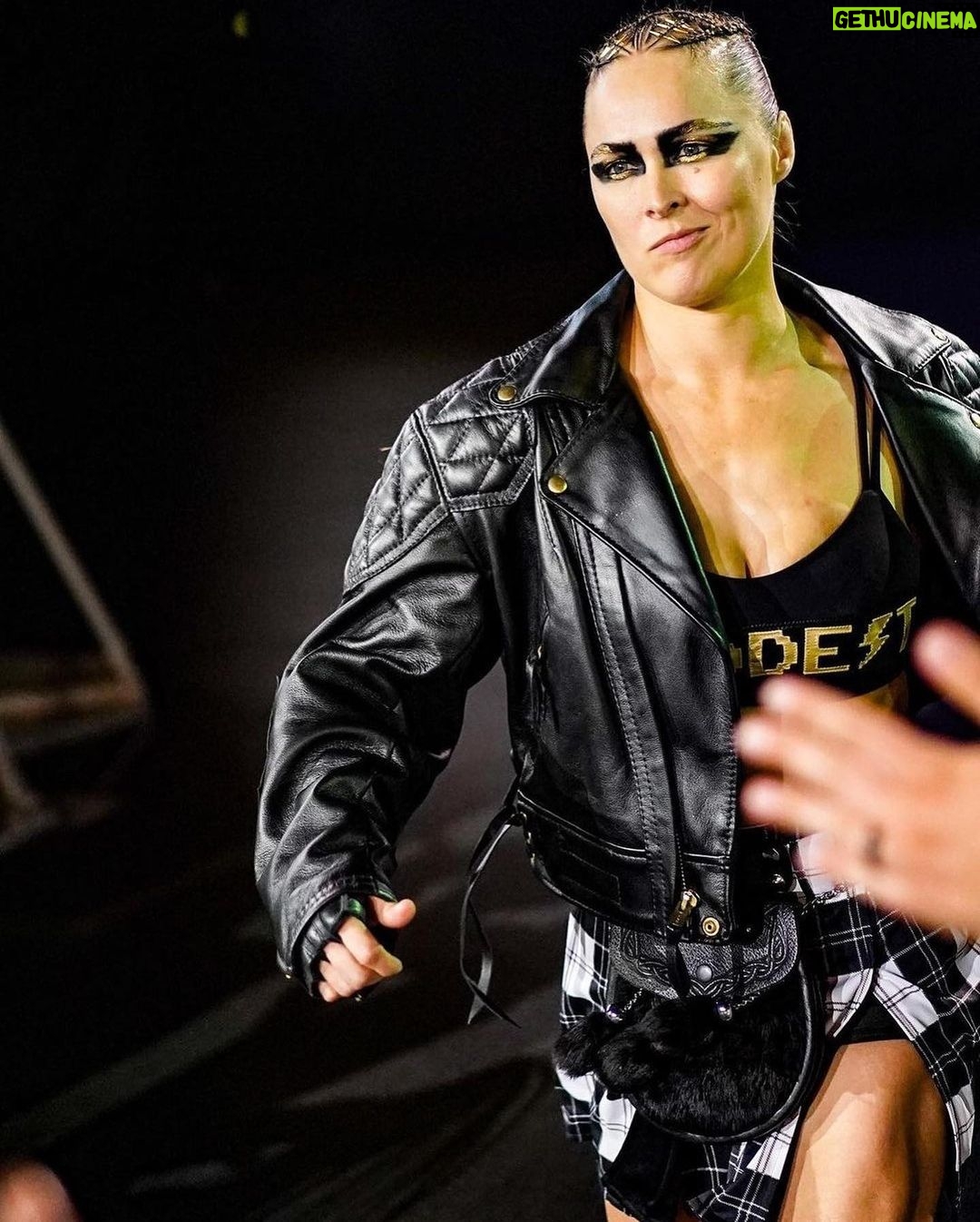 Ronda Rousey Instagram - Thanks for the photos, warpaint, braids, shoes, jacket, kilt, gear, everything ππΌ πΈ @kimberlasskick @dtfmania π @mariko_hirano ππΌββοΈ @thisisbabe π₯Ύ @mizunousa π₯ @nazoboxing π§₯ @langlitzleathers π©² @iammikaze π @alejandrocollection
