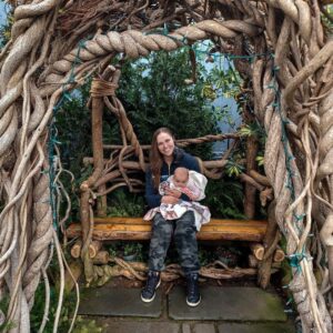 Ronda Rousey Instagram - Rochester is one of my favorite places to perform because they have this cute little conservatory I absolutely love to visit - so happy Pō got to see it🥰 Trav goes “you’re such a nerd you’ve literally sat on every bench in here” He’s right, I am and I did 😊