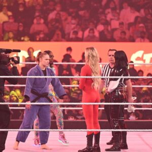 Ronda Jean Rousey Instagram - @trinity_fatu really stole the show tonight, and I got the best seat in the house to watch her work - thank you for having my back out there 🙏🏼
Gotta admit it felt good putting my old @mizunousa competition judo gi back on - and I totally felt like @realroyce striking in a gi 🤩 
Thank you for having us Jeddah, it was an honor to perform for you all
